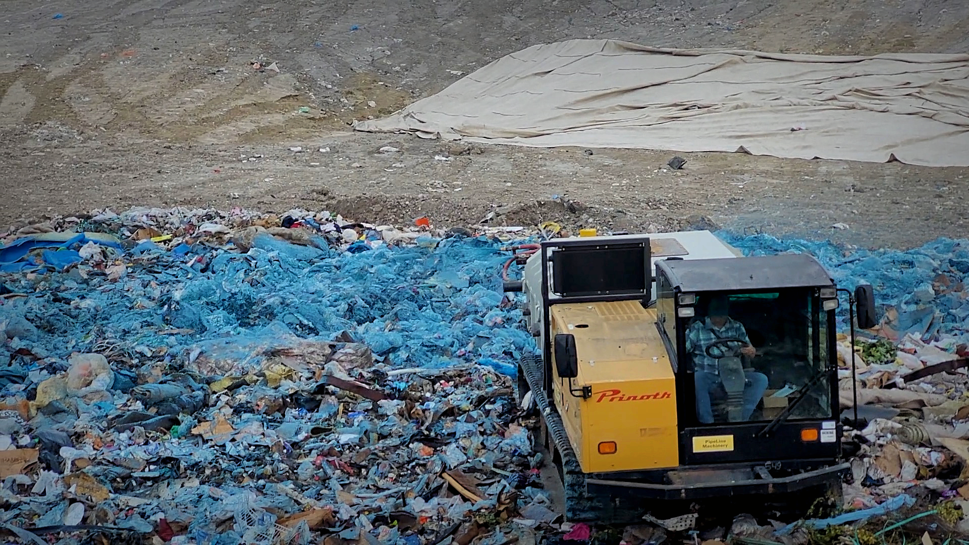 CAPS P-Series applying ProGuard SB3 cover at Evergreen Landfill.